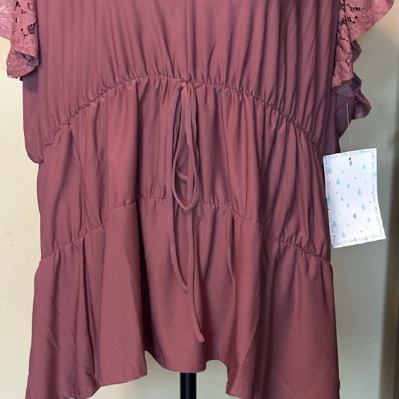 Lovely top-New with tag! - Picture 3 of 4